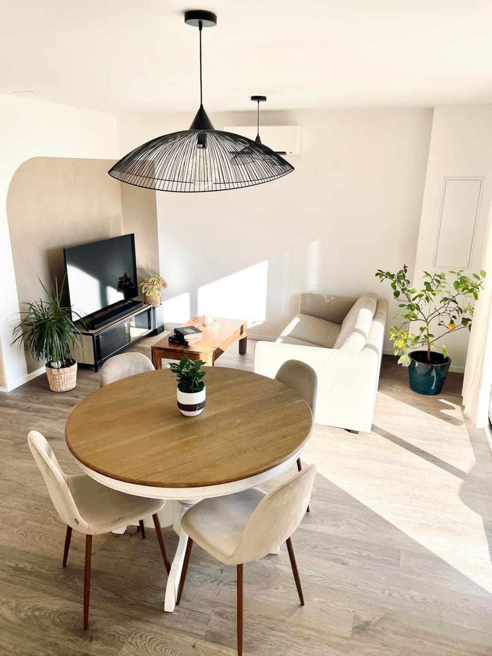 TV and multimedia, Living room, Dining area
