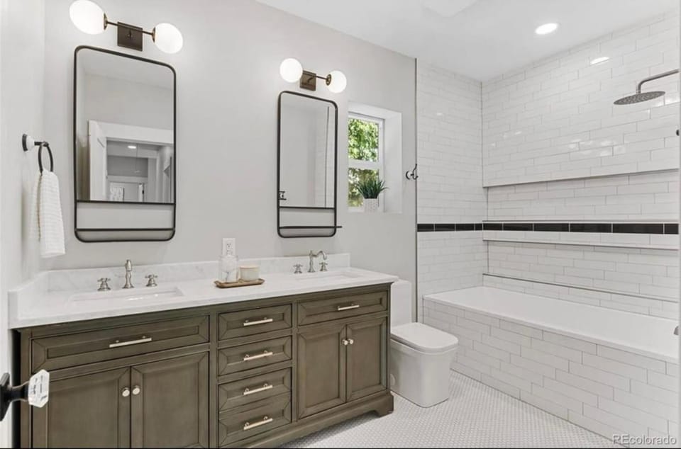 NEW REMODEL Denver Luxury Home with Private HOT TUB House in Denver