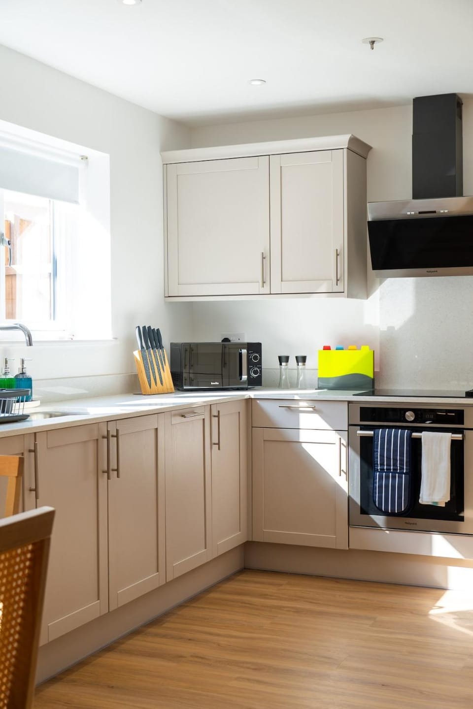 Stylish 2-Bedroom Stay with All Comforts of Home # 2 Apartment in Charnwood