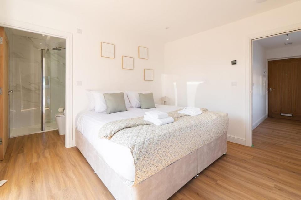 Stylish 2-Bedroom Stay with All Comforts of Home # 2 Apartment in Charnwood