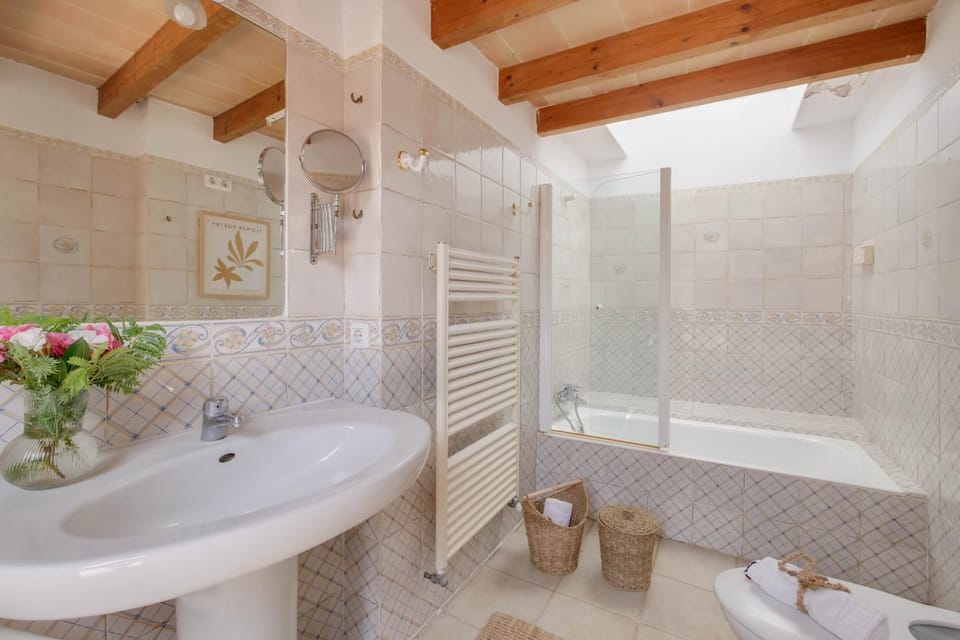 BODASUITE Apartment auf grossem Fincagehöft , 2 Schlafzimmer, Küche, Wohnzimmer, Terrasse, XXL Pool, Wifi, Klima Apartment in Llevant