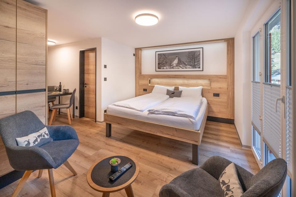 Bed, room service