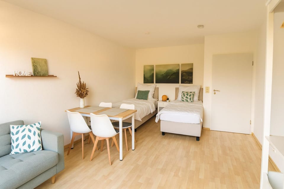 Bed, Dining area, Bedroom