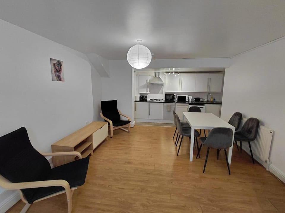 Vibrant 2 bedrooms flat in Bricklane Apartment in London Borough of Hackney