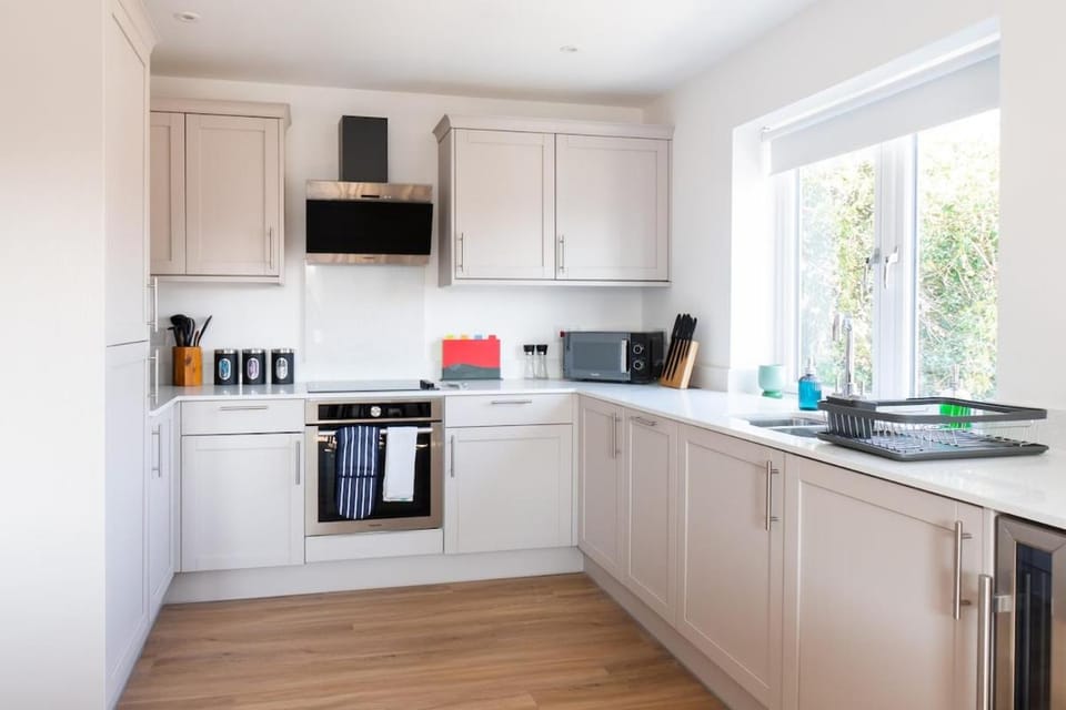 Sleek & Cozy 2BR Apartment for Your Stay # 3 Apartment in Charnwood