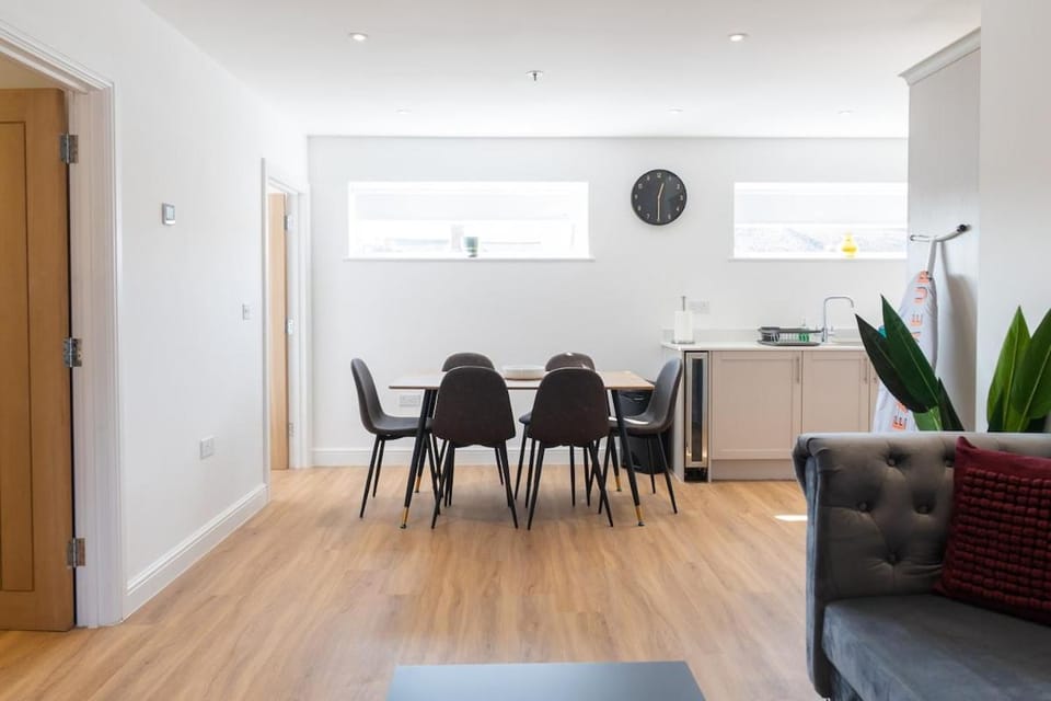Elegant 2BR Apartment for a Relaxing Getaway # 4 Apartment in Charnwood