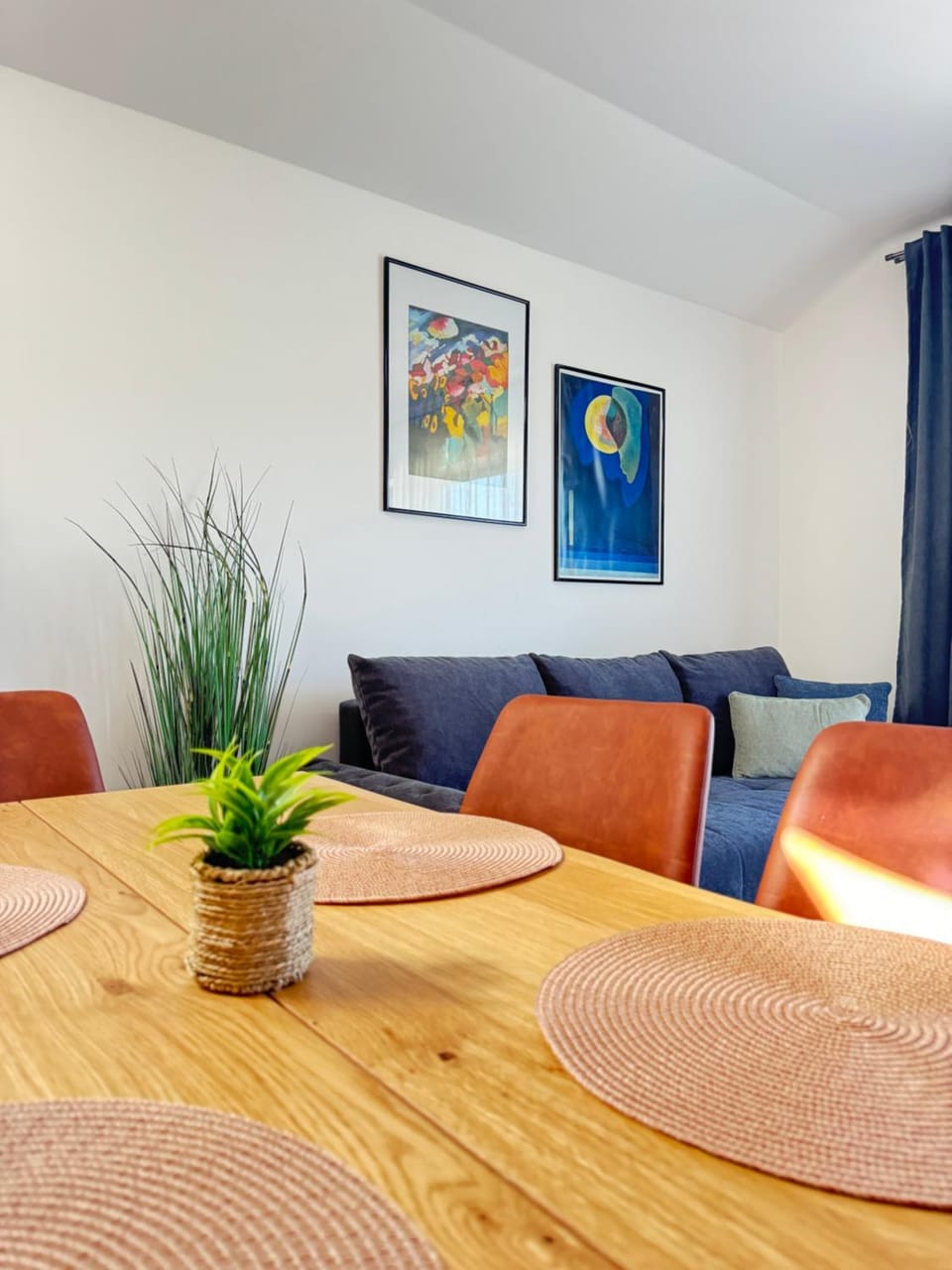 Living room, Decorative detail, Seating area, Dining area