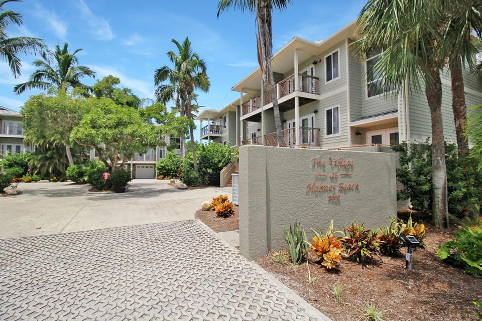 Shell Yeah 3 Story Condo On AMI House in Holmes Beach