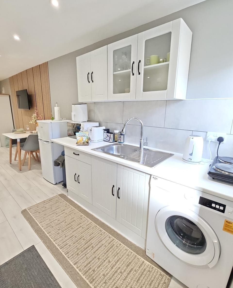 Spacious Luxe Suite New Build London and Essex Villa in Grays