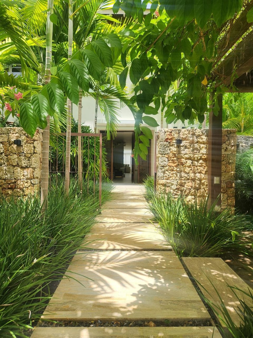 Facade/entrance, Garden