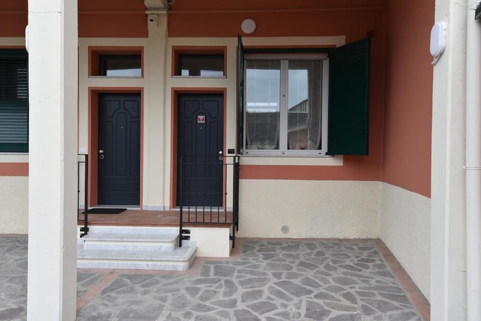Appartamento Emilio- Migliarina Station Apartment in La Spezia