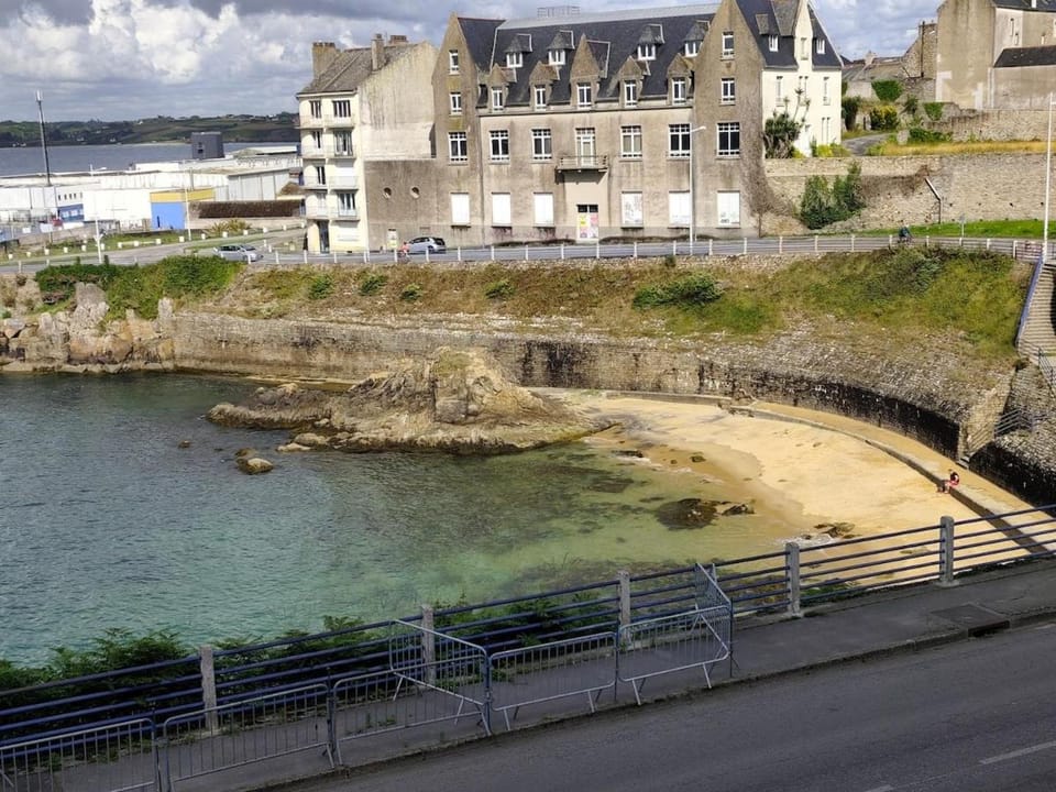 Vue mer et la plage à pied à 1 minute ! Apartment in Douarnenez