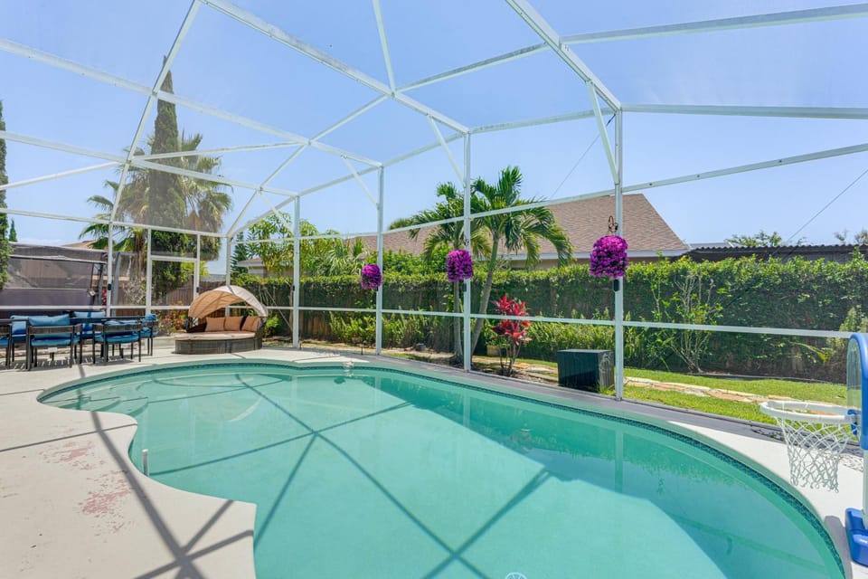 Disney Getaway w/ Private Hot Tub 14 Mi to Parks House in Kissimmee