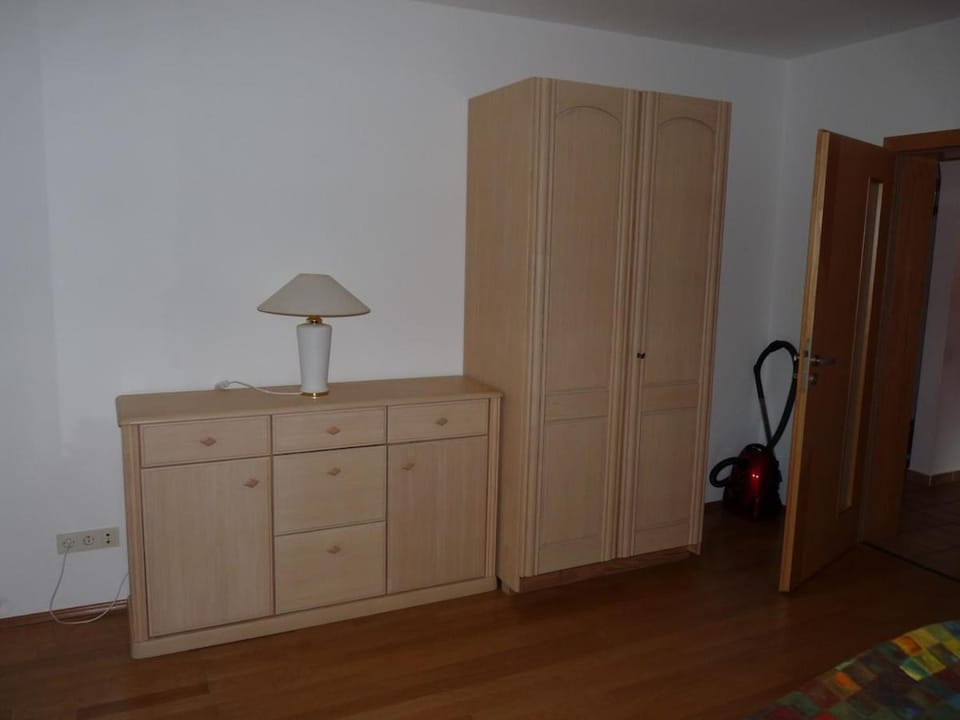 Bedroom, wardrobe