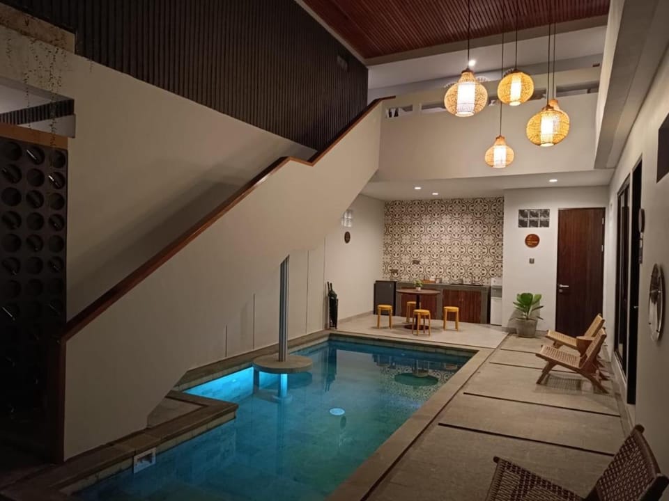 Swimming pool, Swimming pool
