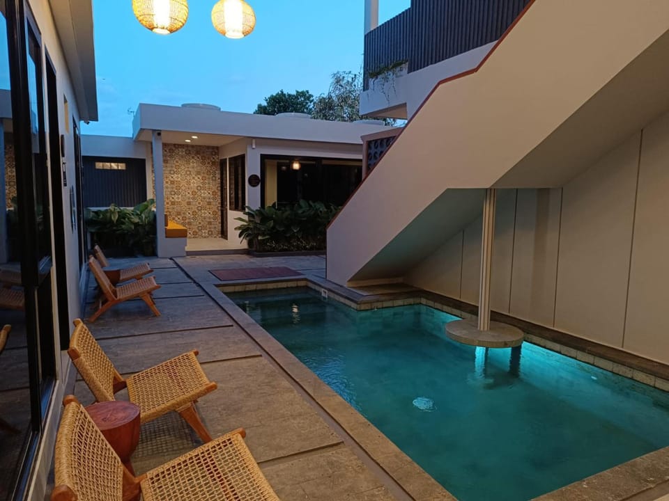 Swimming pool