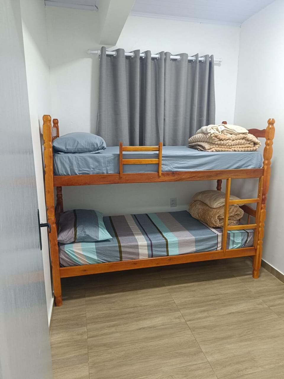 Bedroom, bunk bed