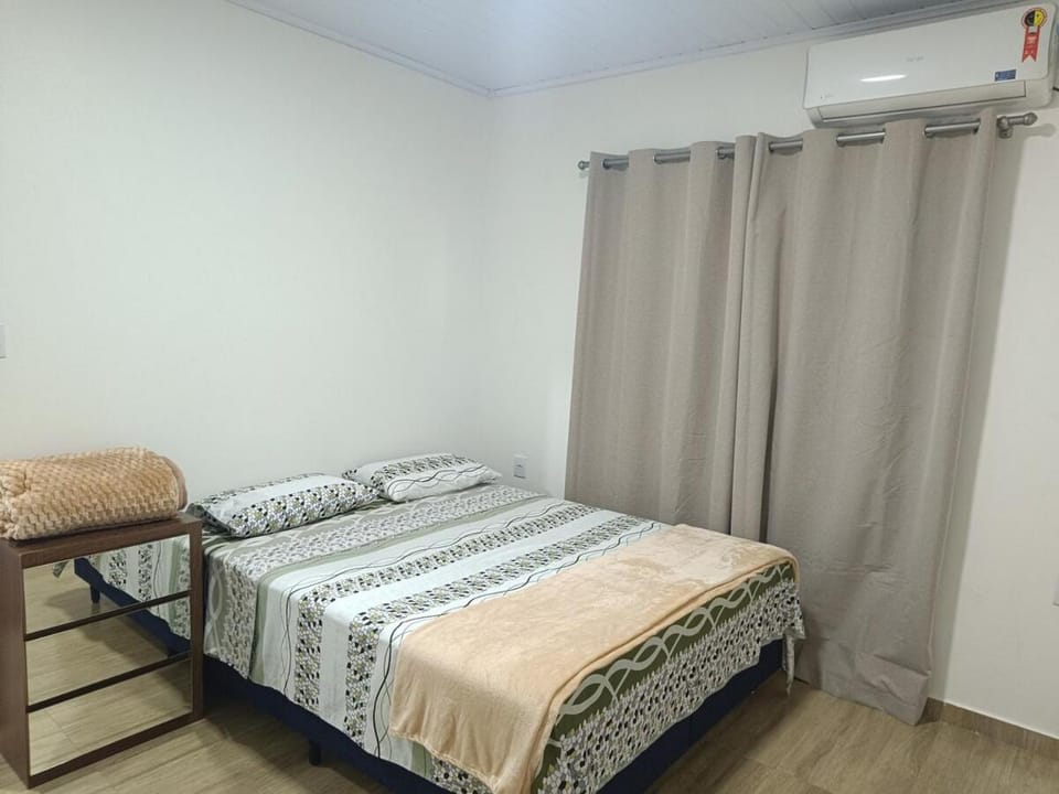 Bed, air conditioner