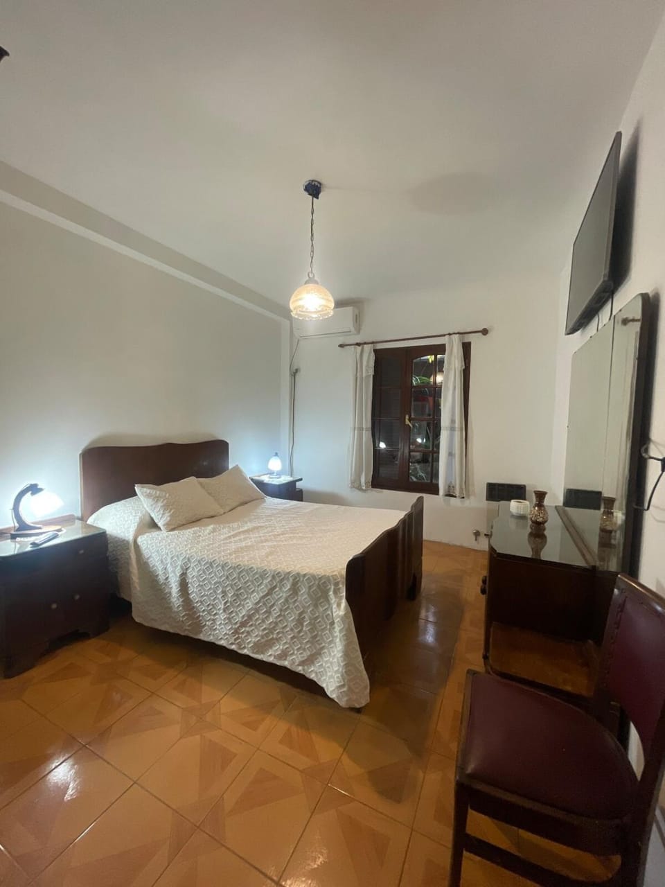 Communal lounge/ TV room, Bed, TV and multimedia, Living room, Photo of the whole room, Seating area, Evening entertainment, Bedroom, hair dresser
