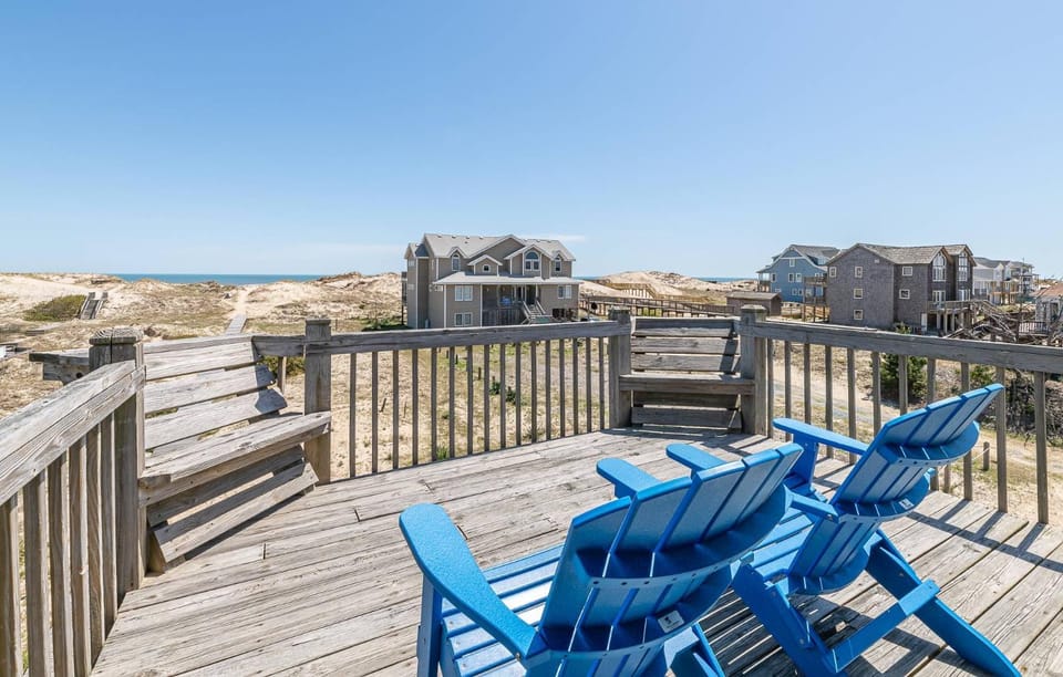 Cavallo Dunes - 4x4 Carova Beach, Oceanfront, Ocean View, Hot Tub, Pets OK, Year Round Flex Stays House in Carova Beach