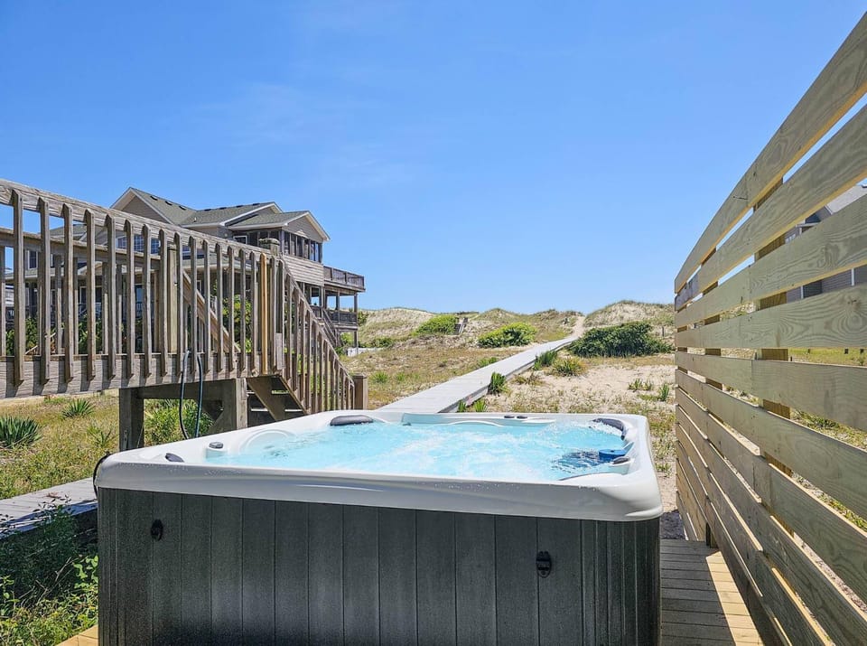 Cavallo Dunes - 4x4 Carova Beach, Oceanfront, Ocean View, Hot Tub, Pets OK, Year Round Flex Stays House in Carova Beach