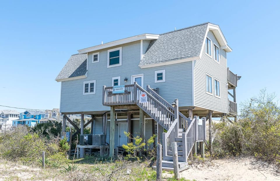 Cavallo Dunes - 4x4 Carova Beach, Oceanfront, Ocean View, Hot Tub, Pets OK, Year Round Flex Stays House in Carova Beach