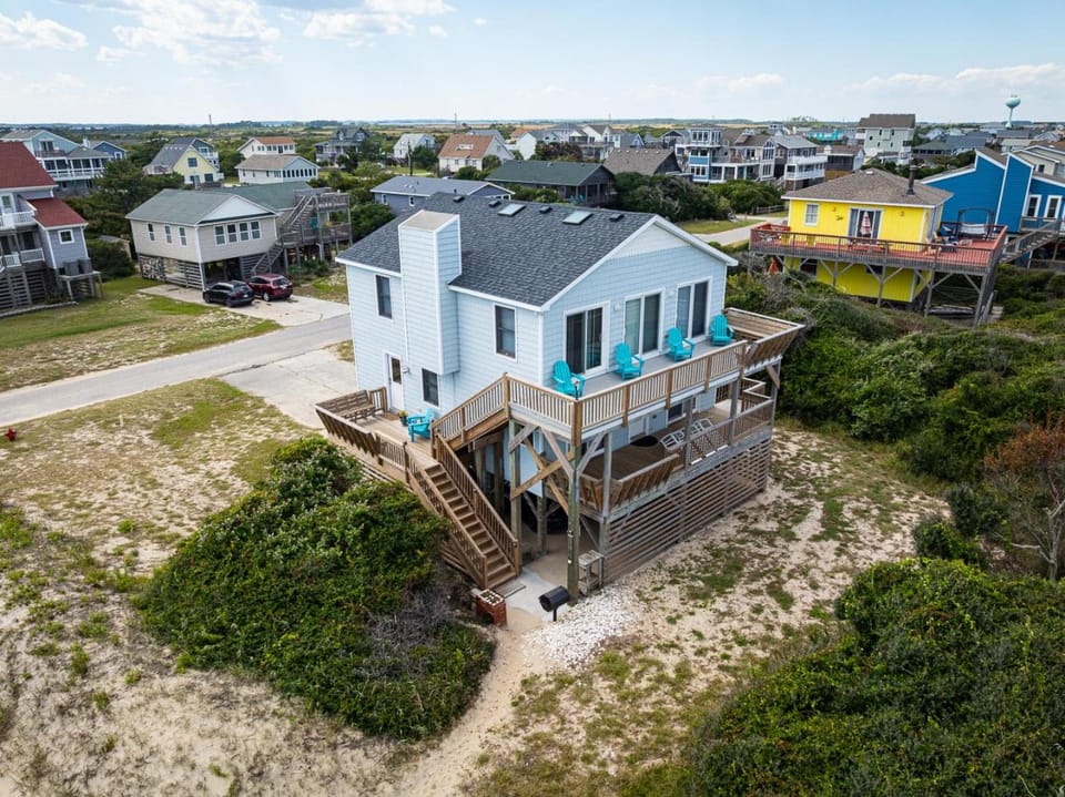 Desi's Delight - S Nags Head MP 20.5, Ocean View, 30 Yards to Beach, Cargo Lift, YR Flex Stays House in Nags Head