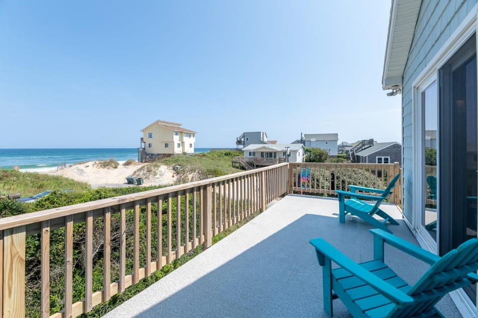 Desi's Delight - S Nags Head MP 20.5, Ocean View, 30 Yards to Beach, Cargo Lift, YR Flex Stays House in Nags Head
