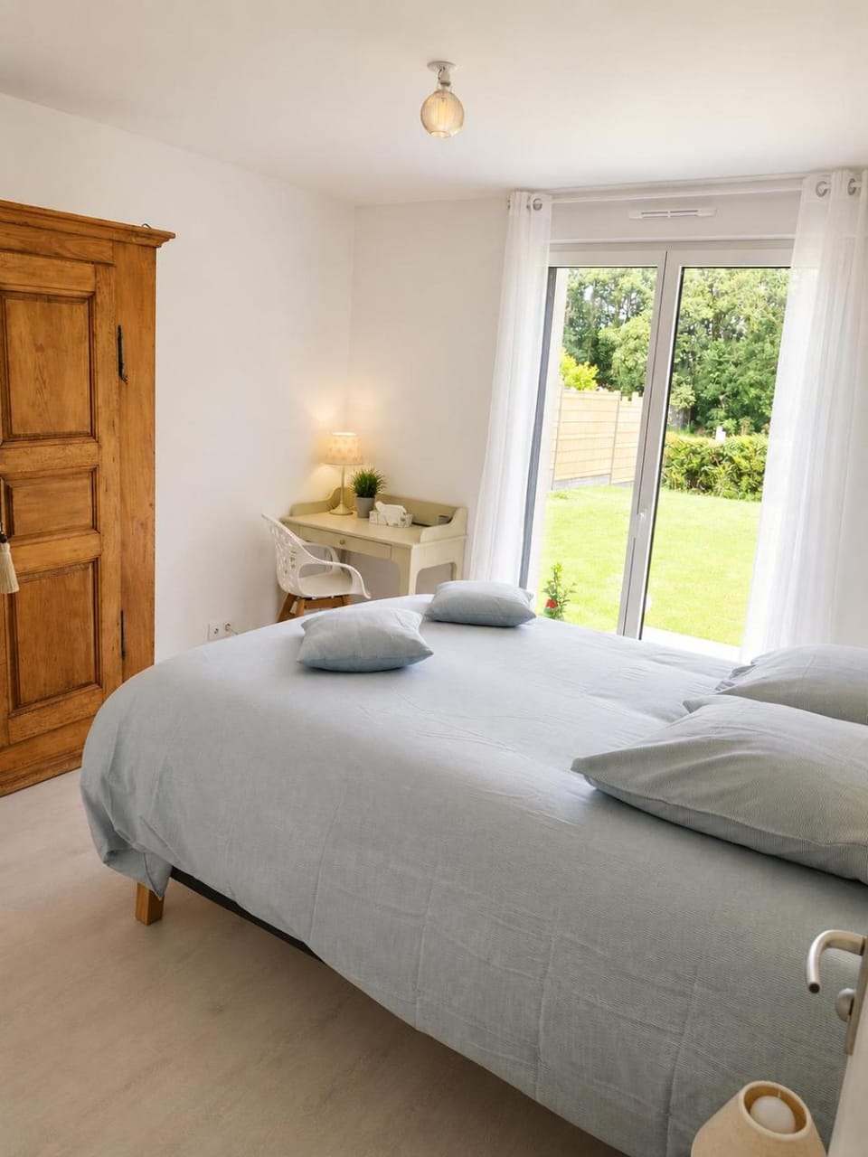 Bed, Photo of the whole room, Bedroom, wardrobe
