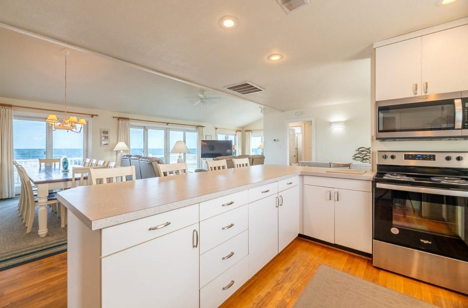 Dune Crest - Southern Shores, Oceanfront, Pool, Hot Tub, Pool Table, Pets OK House in Southern Shores