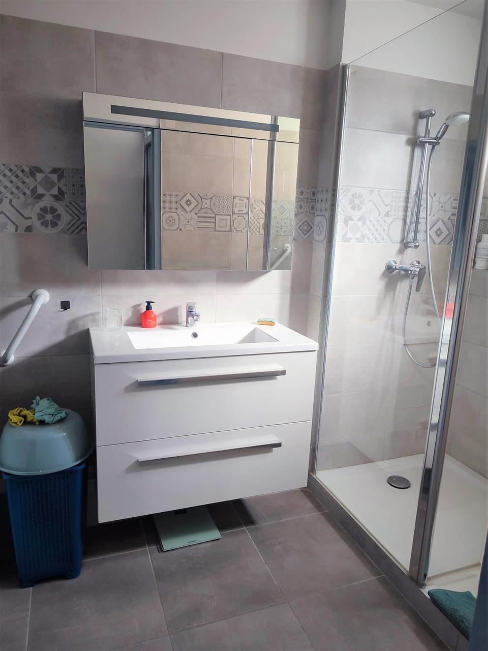 Shower, Bathroom, towels