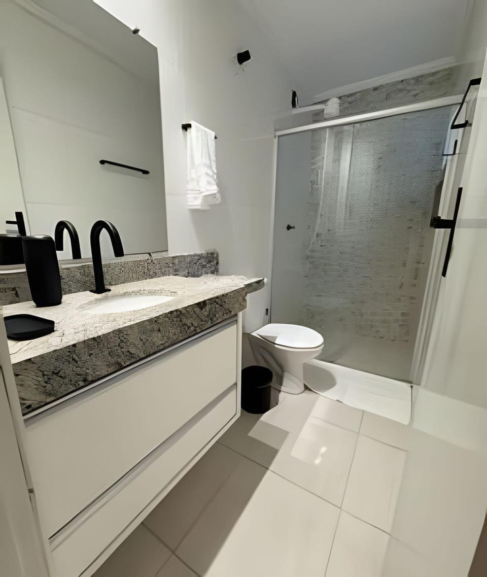 Shower, Toilet