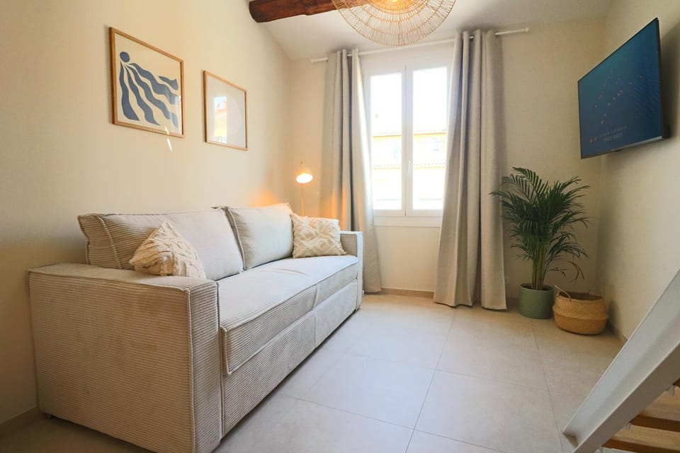 New! Beach Escape in Old Antibes Apartment in Antibes