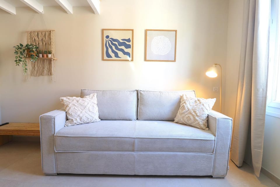 New! Beach Escape in Old Antibes Apartment in Antibes