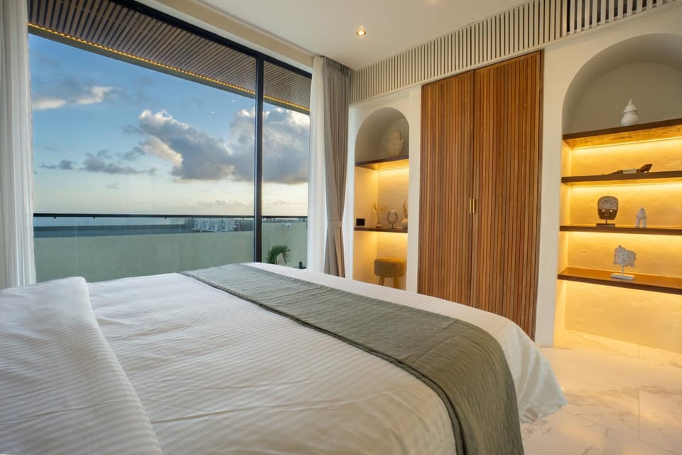Photo of the whole room, Bedroom, wardrobe