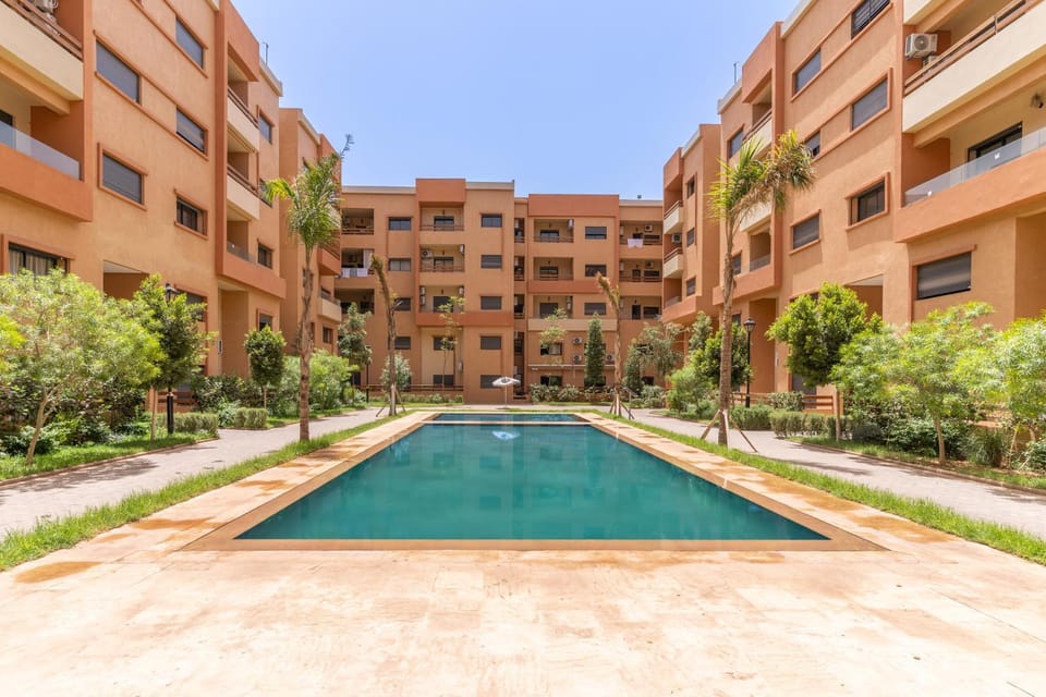Property building, Day, Swimming pool