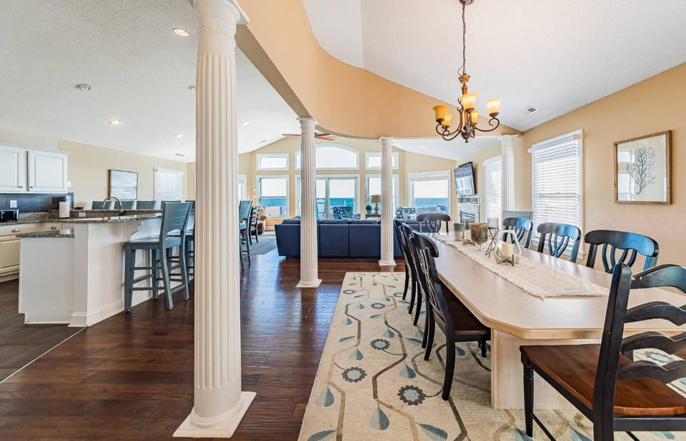 Wright Time, Wright Place - KDH MP 7.5, Oceanfront, Ocean View, Pool, Hot Tub, Rec Room, Pets OK House in Kill Devil Hills