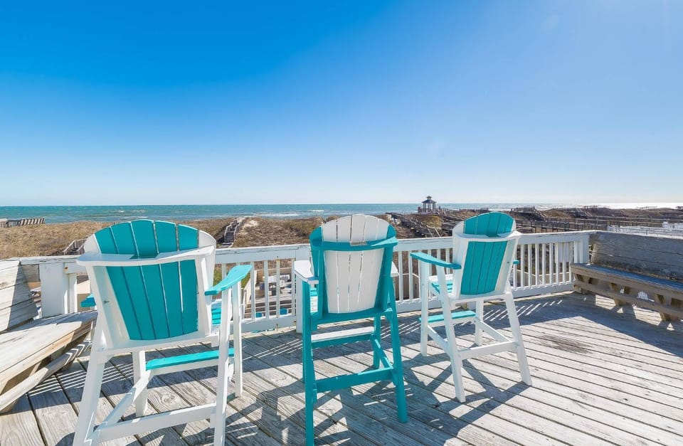Wright Time, Wright Place - KDH MP 7.5, Oceanfront, Ocean View, Pool, Hot Tub, Rec Room, Pets OK House in Kill Devil Hills