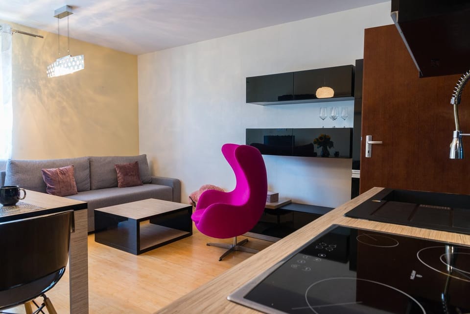 TV and multimedia, Kitchen or kitchenette, Living room, Seating area, Garden view, Mountain view
