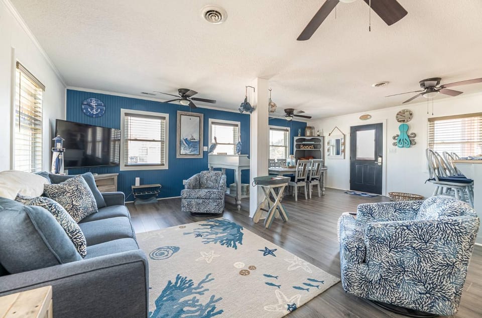 Wright on Paradise - KDH MP 7.5, Beach 260 Yds, Foosball, Pets OK, Rooftop Deck, YR Flex Stays House in Kill Devil Hills