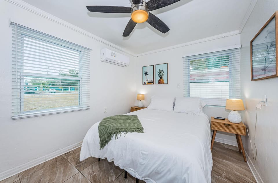 Teal Tropical Villa Apartment in Largo