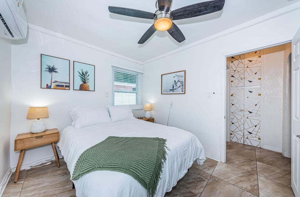 Teal Tropical Villa Apartment in Largo