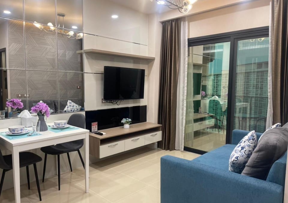 Communal lounge/ TV room, Living room