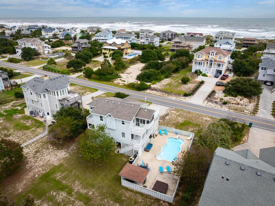 Whaler's Inn - Corolla, Whalehead, Ocean View, Beach 320 Yds, Pool, Hot Tub, Pets OK, Flex Stays House in Corolla