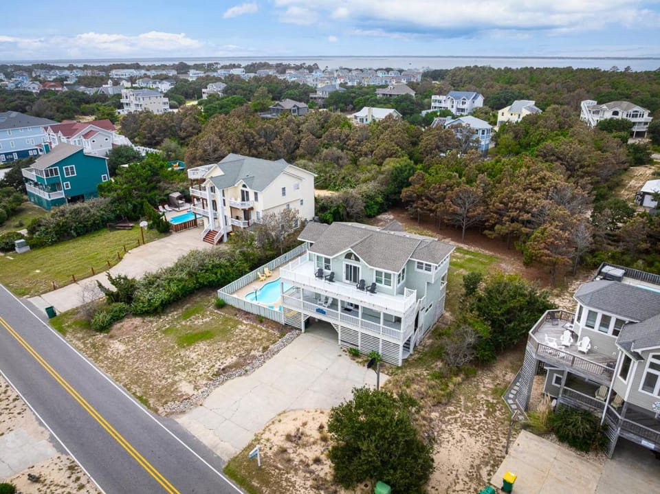Whaler's Inn - Corolla, Whalehead, Ocean View, Beach 320 Yds, Pool, Hot Tub, Pets OK, Flex Stays House in Corolla