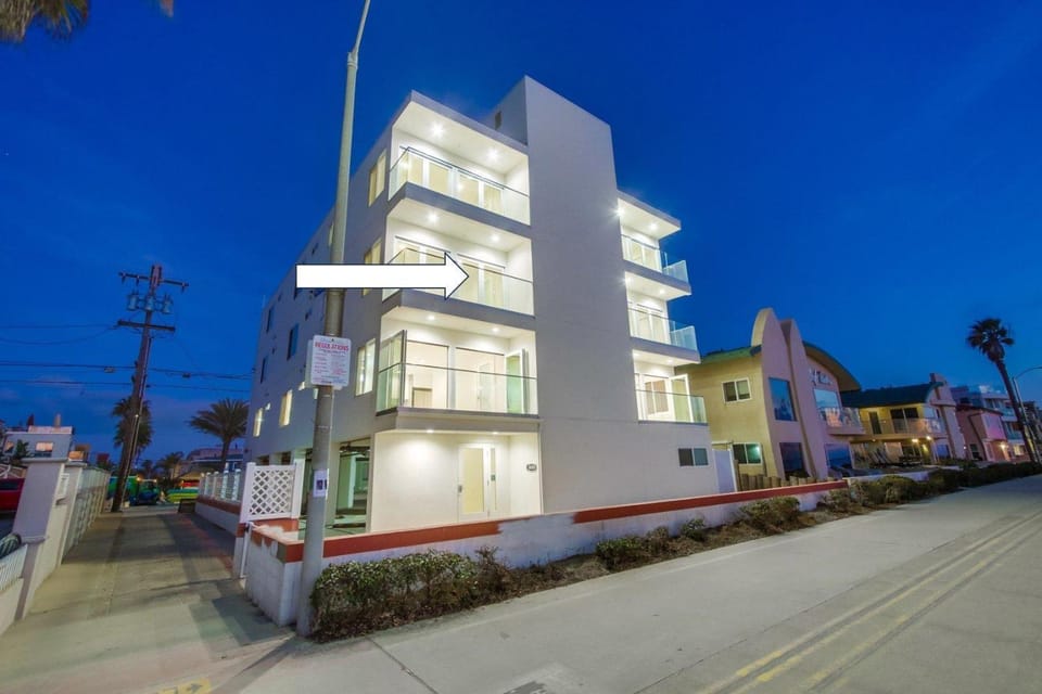 Property building, Night, Location