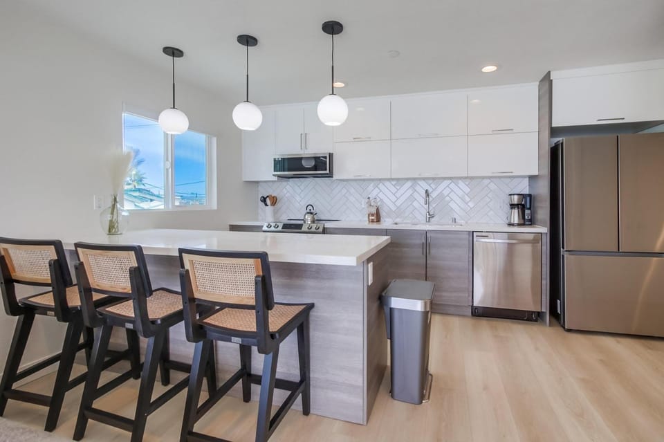 Kitchen or kitchenette, Dining area, dishwasher, oven, stove, toaster