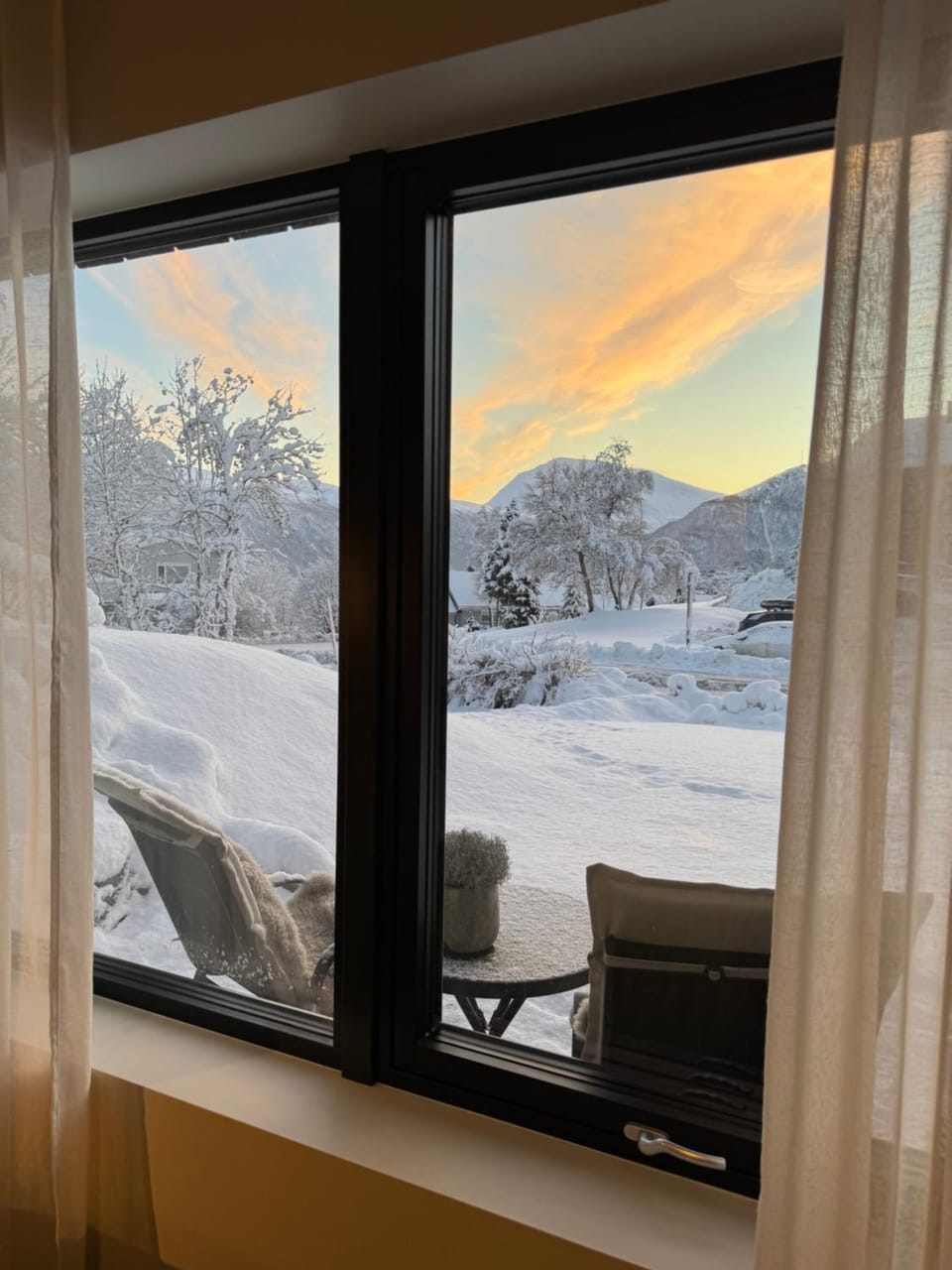 Central & luxurious new studio with private patio Apartment in Tromso