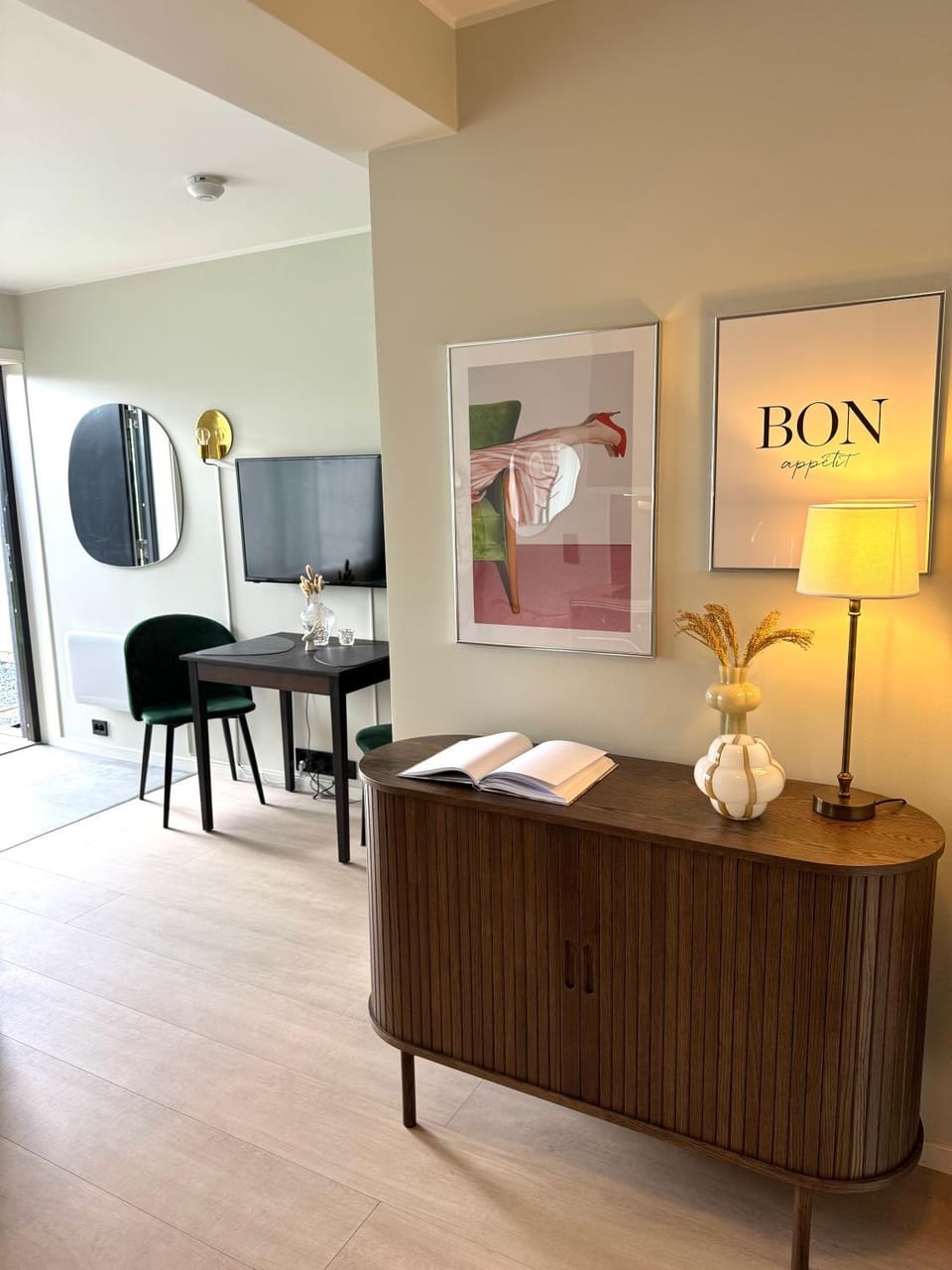 Central & luxurious new studio with private patio Apartment in Tromso