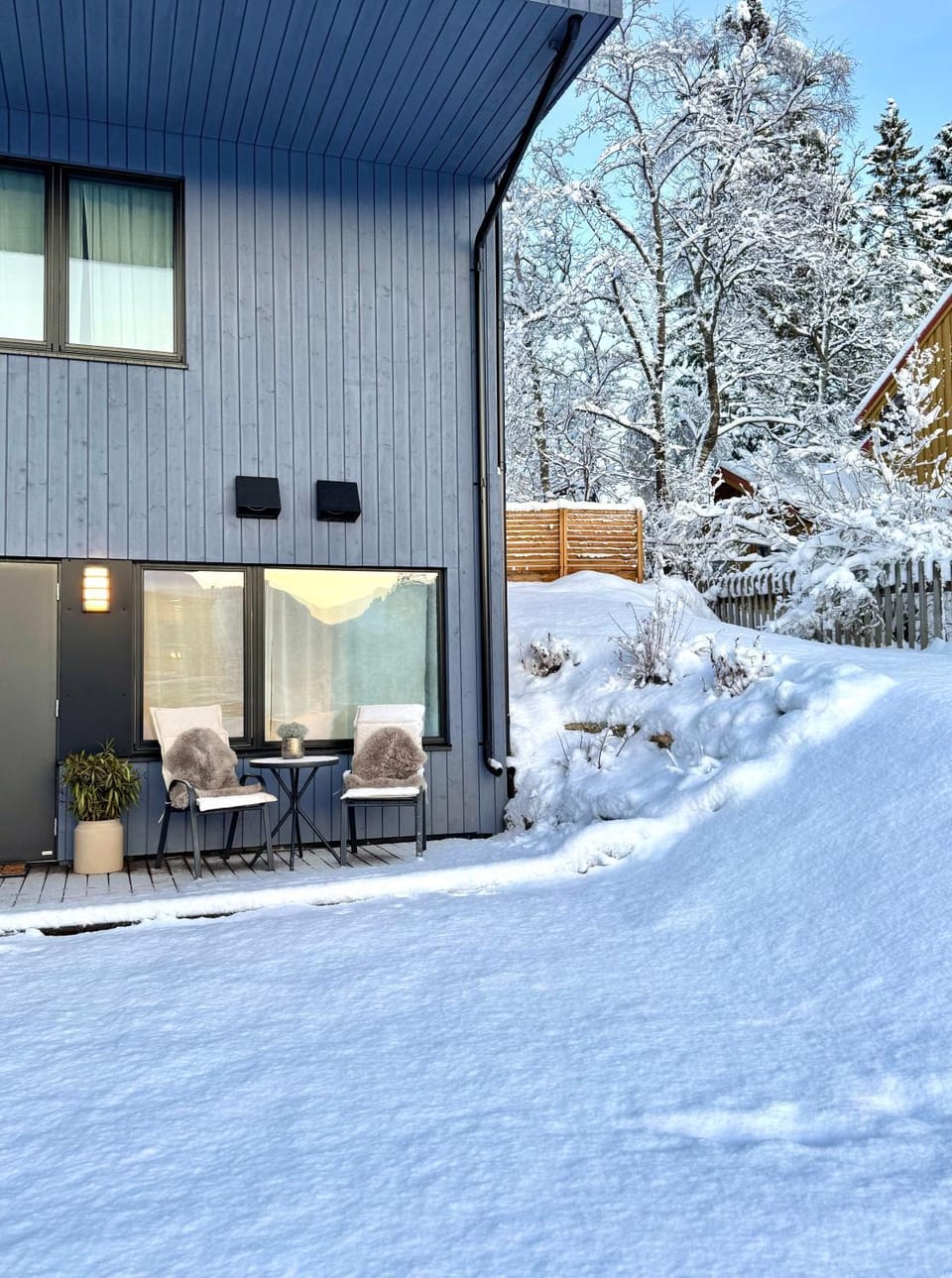Central & luxurious new studio with private patio Apartment in Tromso